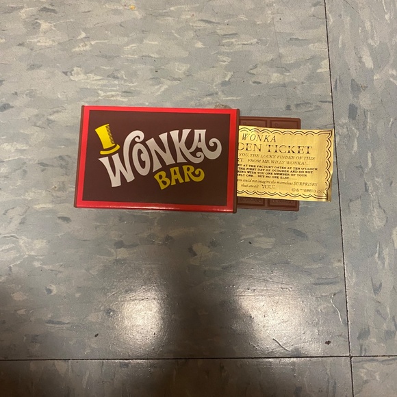 Willy Wonka Girl Doll with Accessories - Picture 3 of 3